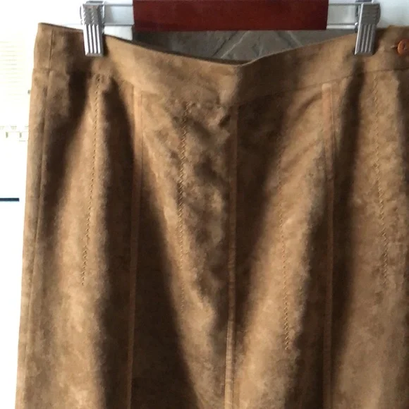 Suede skirt and jacket set - Picture 2 of 8